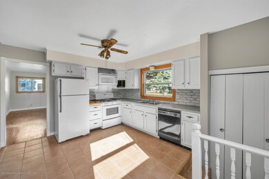 (7) MAIN FLOOR Kitchen