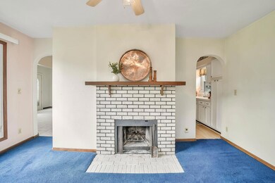 1123 E Ridgeway Ave, Waterloo, IA 50702 - photo 6