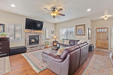 356 SW Bayou Place, Grants Pass, OR 97526 - photo 5