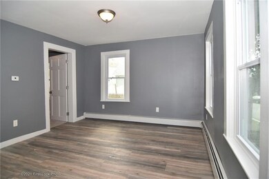 727 Roosevelt Ave, Pawtucket, RI 02860 - photo 4