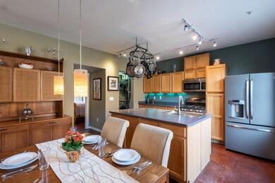 Dining & Kitchen