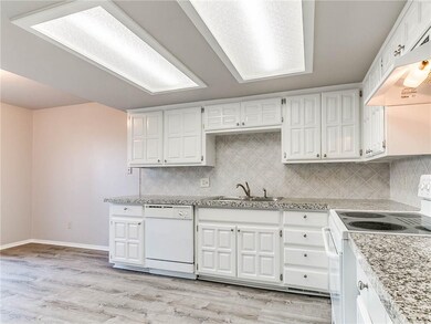 11305 Benttree Cir, Oklahoma City, OK 73120 - photo 4