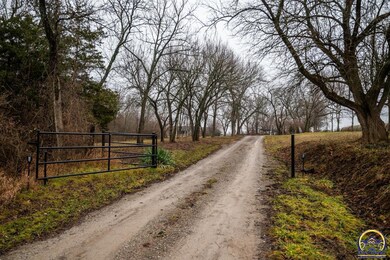 1805 SE 85th St, Wakarusa, KS 66546 - photo 2