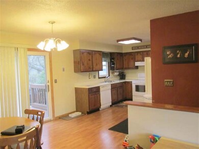 2321 W 60th St, Davenport, IA 52806 - photo 3