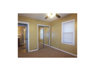 Front bedroom, mirrored closet & ceiling fan