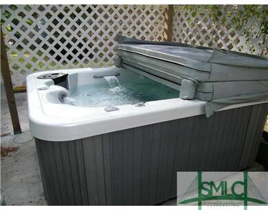 Swimming Pool/Hot Tub/Sauna. Hot Tub Included