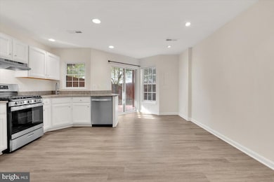 43539 Kiplington Square, Chantilly, VA 20152 - photo 2