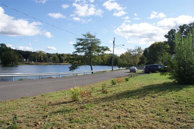 8 Lakeshore Dr, Rensselaer, NY 12144 - photo 6