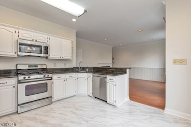 46 Strawberry Hill Rd, Branchburg, NJ 08876 - photo 6