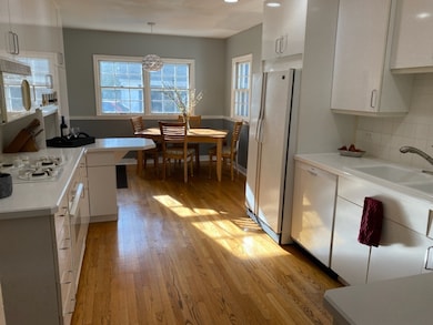 221 S Buell Ave, Aurora, IL 60506 - photo 4