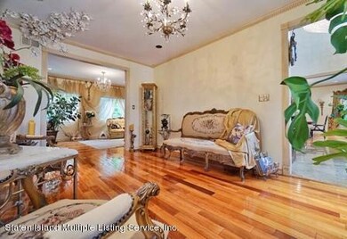 (6) Sitting Room Living Room