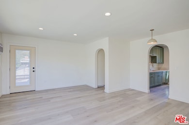 12351 Riverside Dr unit 1/2, Los Angeles, CA 91607 - photo 6