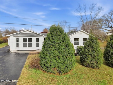 211 Hilltop Rd, La Follette, TN 37766 - photo 3