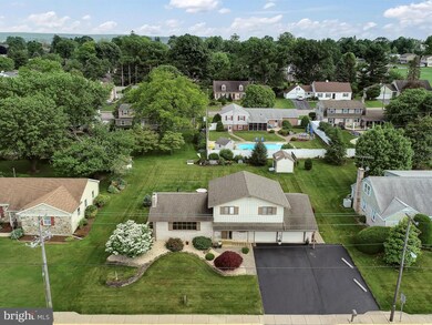 340 E Spruce St, New Holland, PA 17557 - photo 3