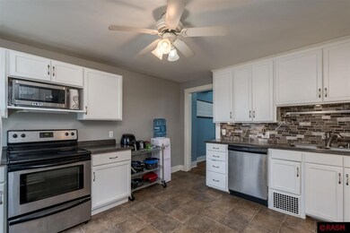 323 E Rock St, Mankato, MN 56001 - photo 3