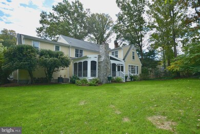 4865 Oakcrest Dr, Fairfax, VA 22030 - photo 4