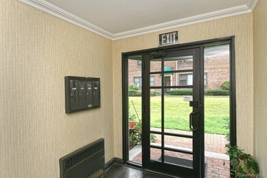 317 Main St unit A, Roslyn, NY 11576 - photo 4