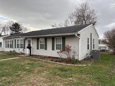 461 N Shoshone Dr, Lancaster, OH 43130 - photo 2