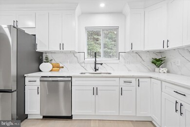 6129 Oak Hill Dr, Sykesville, MD 21784 - photo 5