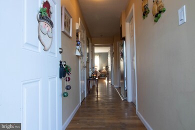 911 Silver Ct, Hamilton Square, NJ 08690 - photo 2