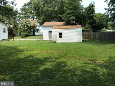 715 Shore Dr, Colonial Beach, VA 22443 - photo 5