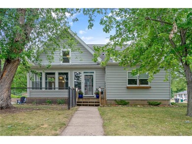 Adorable 2 story within walk distance to downtown 