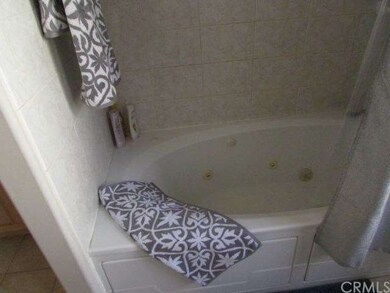 Invigorating 'jetted style' bathtub! Bring on the 