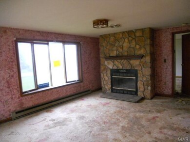 1934 Applewood Dr, Orefield, PA 18069 - photo 2