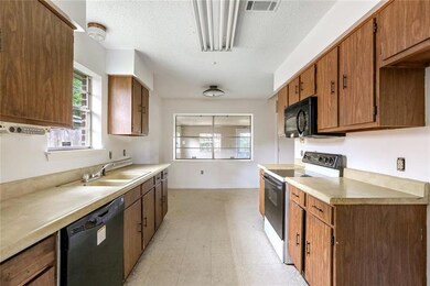 Sunny kitchen with breakfast room