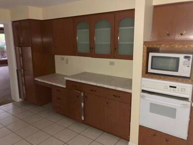 2311 S Bonnie Brook Ln, Waukegan, IL 60087 - photo 3