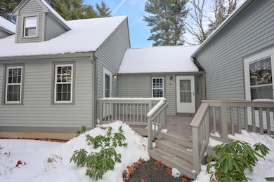 39 Glengarry Dr, Stratham, NH 03885 - photo 2