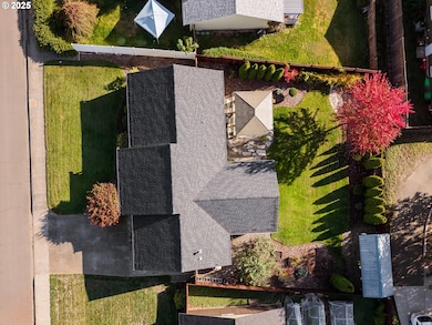 1204 E Second Ave, Sutherlin, OR 97479 - photo 5