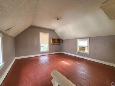 435 SW Jewell Ave, Topeka, KS 66606 - photo 6