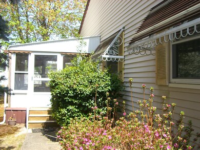 1-A Alpine Rd-side yard