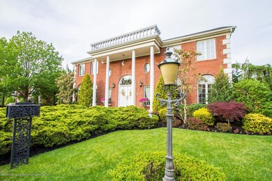 4 bedroom Colonial