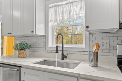 678 Bulgarmarsh Rd, Tiverton, RI 02878 - photo 6