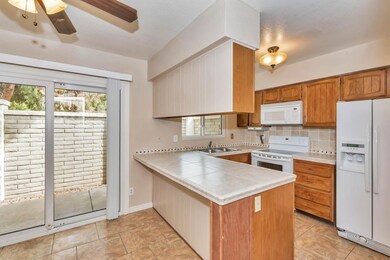 KITCHEN W BREAKFAST BAR
