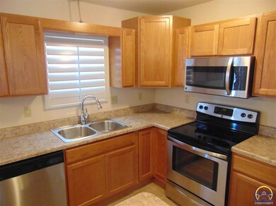 1625 SW Valley View Dr, Topeka, KS 66615 - photo 4