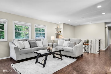 425 W Gartner Rd, Naperville, IL 60540 - photo 3