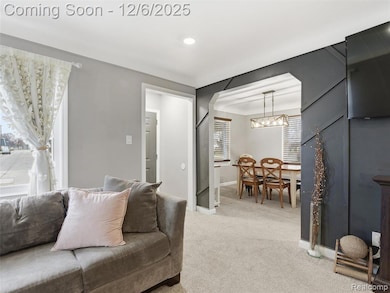 24826 Cushing Ave, Eastpointe, MI 48021 - photo 5