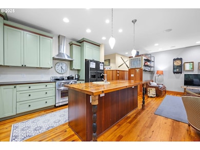 676 NW 9th St, Warrenton, OR 97146 - photo 3