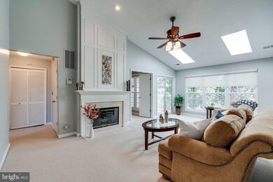 9255 Cardinal Forest Ln unit 301, Lorton, VA 22079 - photo 6