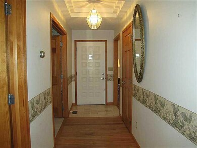 Entry/Foyer.