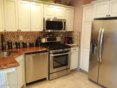 287 College Ave, Staten Island, NY 10314 - photo 6