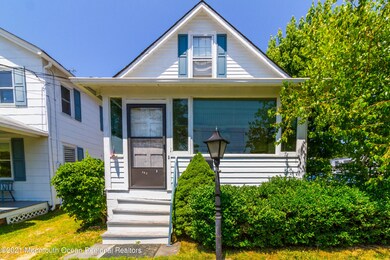 203Locust0002