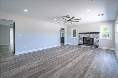 6291 Chestnut St, Zionsville, PA 18092 - photo 3