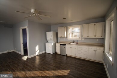 348 E Mckinley St, Chambersburg, PA 17201 - photo 6