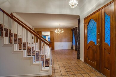 Inviting entry foyer leads you into the dining and
