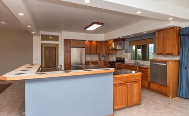 Breakfast Bar / Kitchen