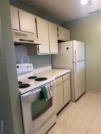 1555 W Pond Dr unit 23, Okemos, MI 48864 - photo 4